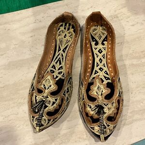 Elegant Gold and Black Women's Shoes
